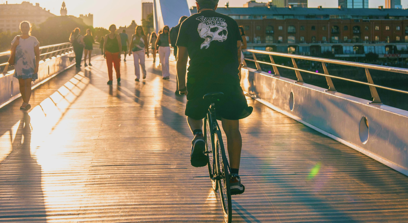 Logo de Forever Bikes, marca especializada en bicicletas personalizadas